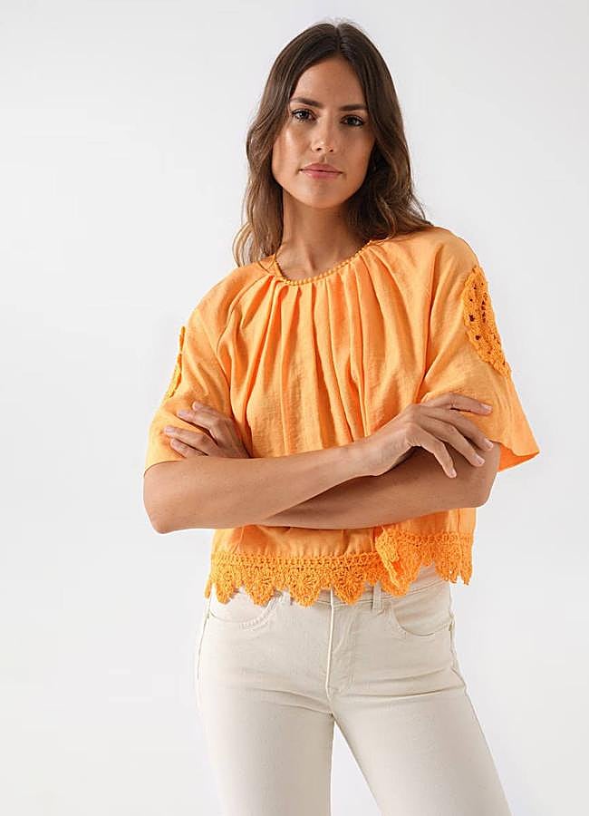 Imagen - Blusas de manga corta con crochet a tono