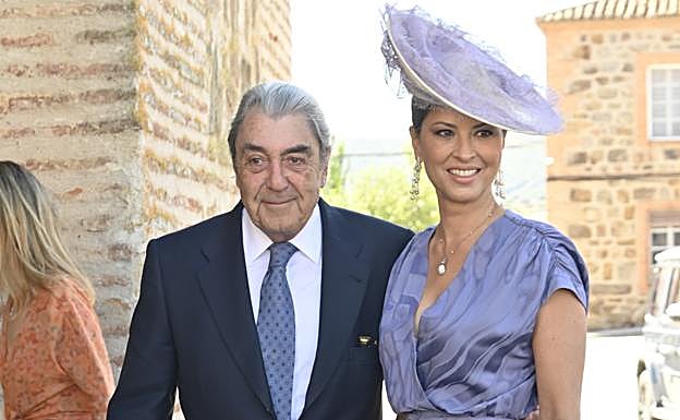 Alberto Cortina y Elena Cué en la boda de Ignacio del Pino. 