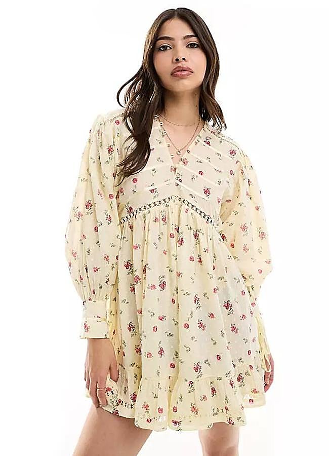 Imagen - Mono corto oversize con estampado floral