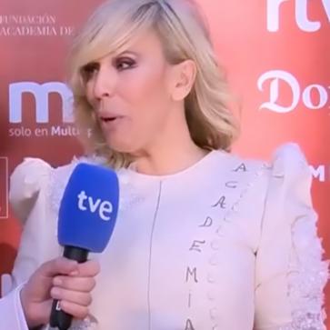 Imagen secundaria 1 - María Eizaguirre con look de Isabel Zapardiez.