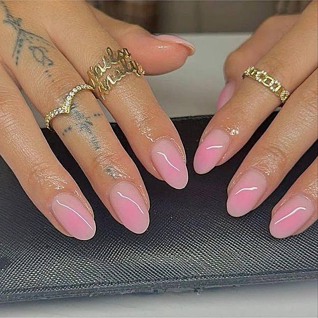 Manicura blush nails estilo milky