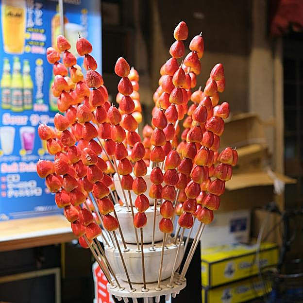 Esta es la versión sana del Tanghulu, el postre viral en TikTok para este verano