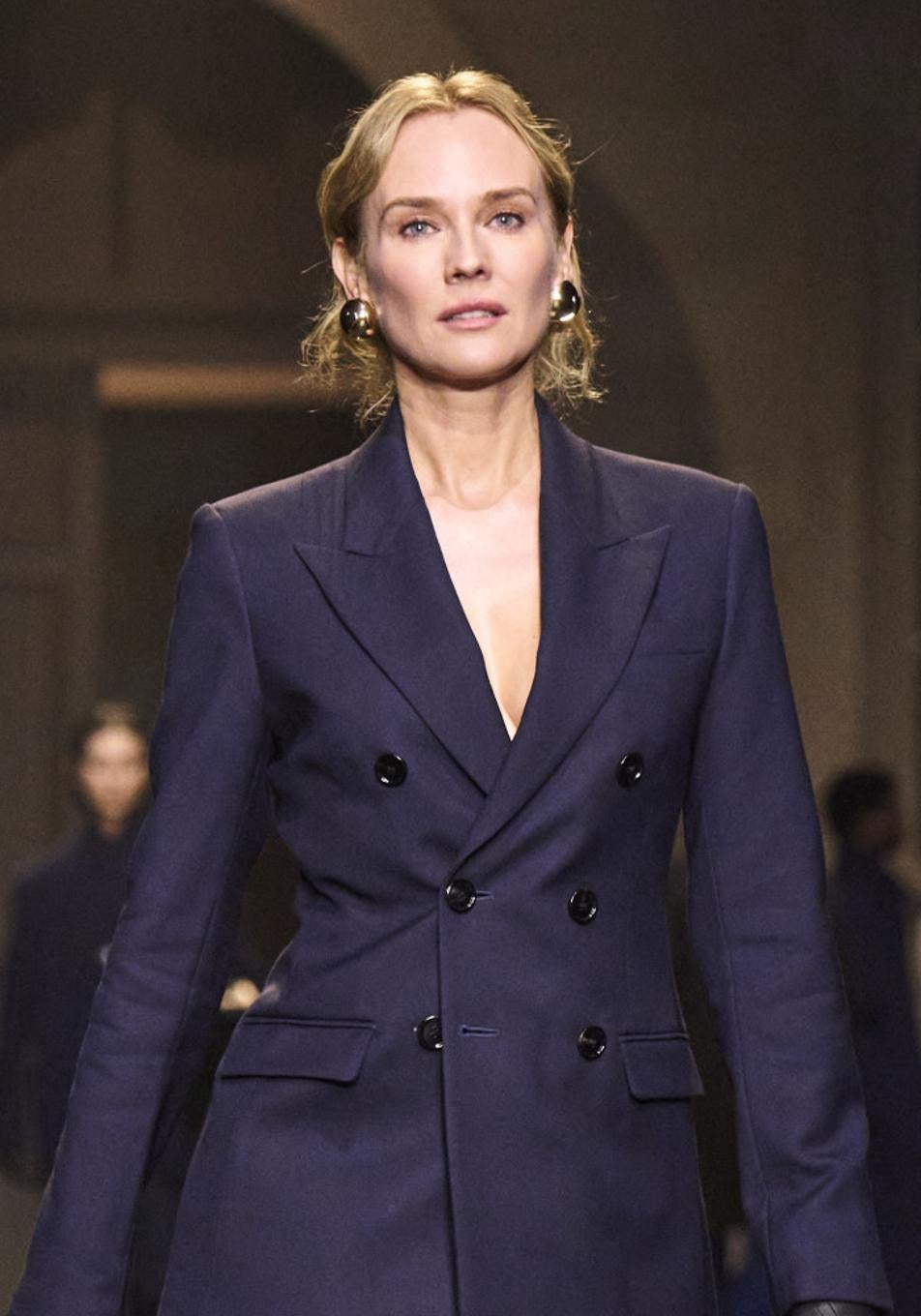 5 contornos de ojos efecto tensor para mujeres de más de 50 que atenúan ojeras y bolsas