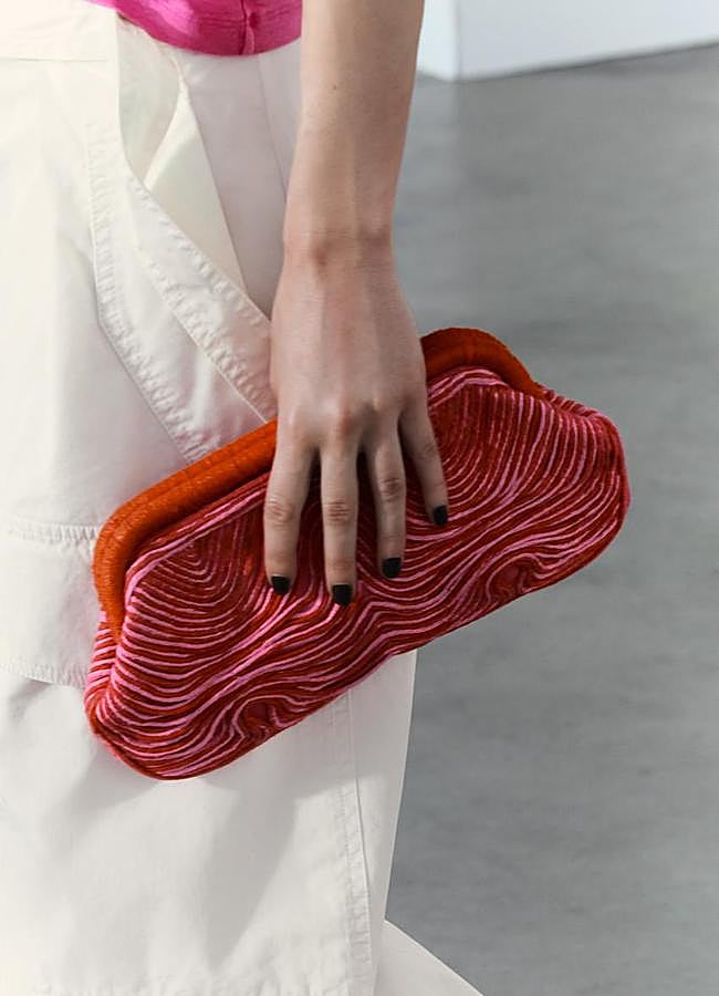 Imagen - Bolso de mano en yute de Zara.