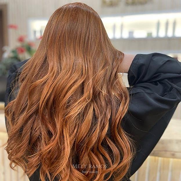 Melena pelirroja en Mely Ramos Hair Salon