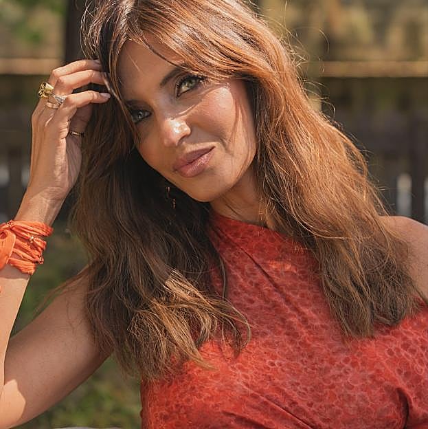 El vestido de invitada que ha llevado Sara Carbonero con plataformas y pamela