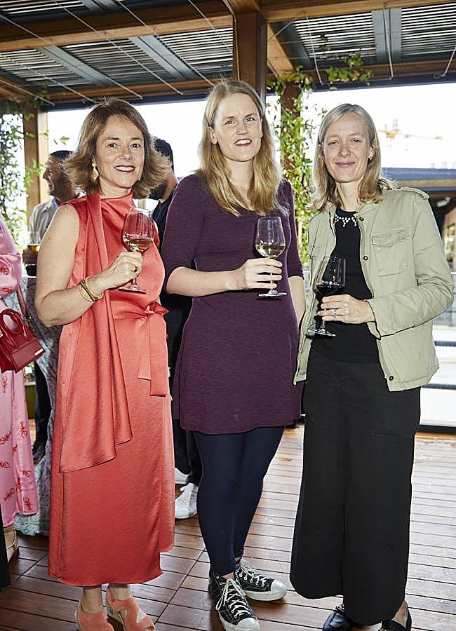 Imagen - Carola García de Vinuesa, Frances Hagen y Rachel Armstrong. Foto: Álex Rivera.