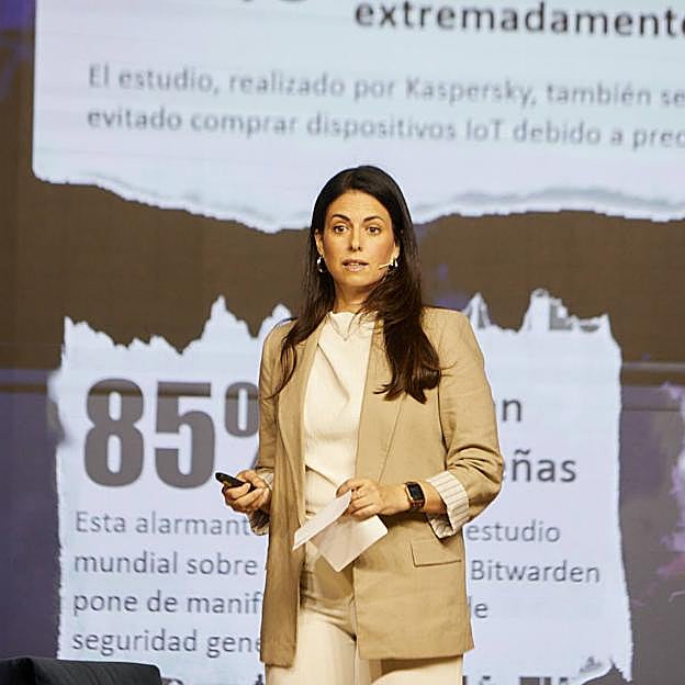 Hazel Díez Castaño, CISO de Santander: «Necesitamos a mujeres hablando de ciberseguridad y referentes para las nuevas generaciones»