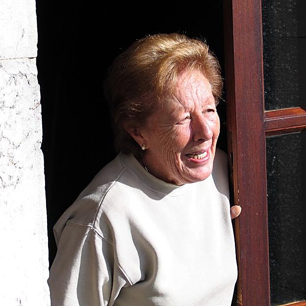 Menchu Álvarez del Valle, en la casa famliar. 