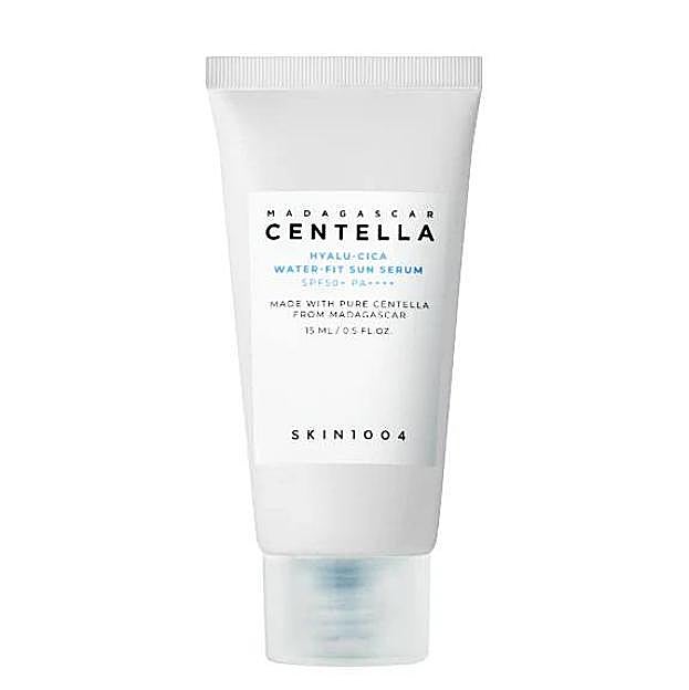 Hyalu-CICA Water-fit Sun Serum SPF50 de SKIN1004. Precio: 22 euros