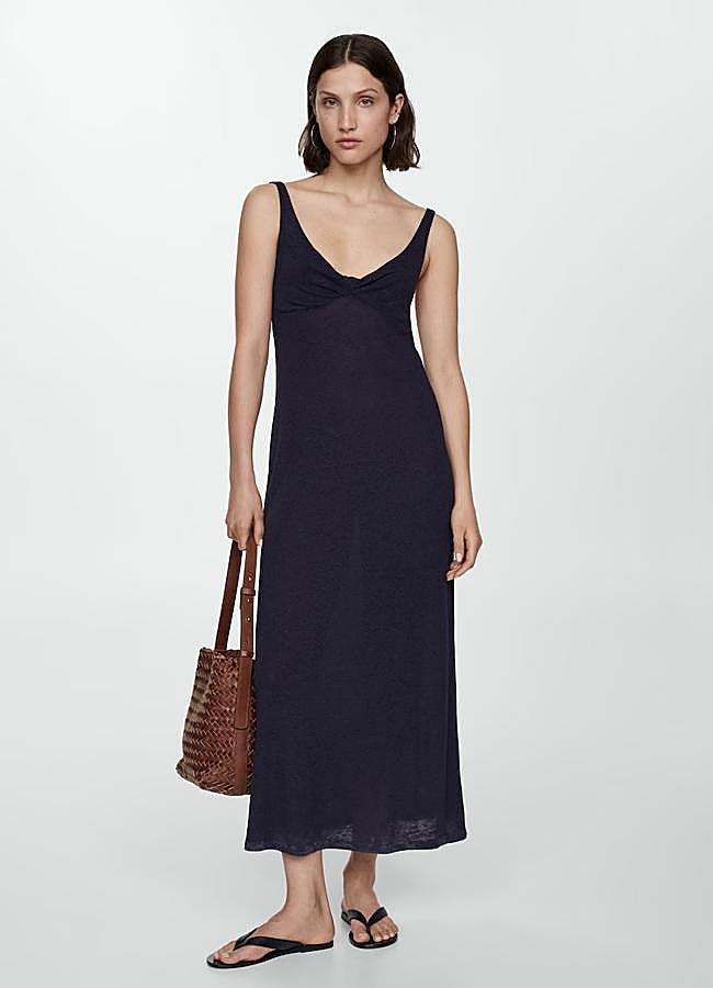 Imagen - Vestido negro con detalle nudo de Mango.