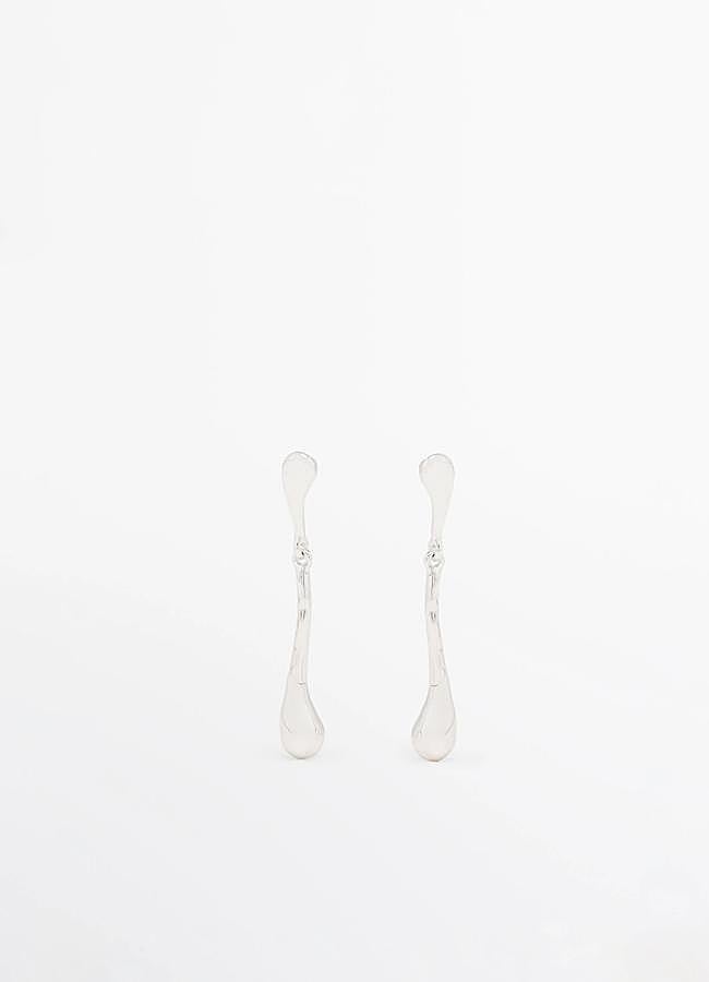 Imagen - Pendientes lágrima en plateado de Massimo Dutti.
