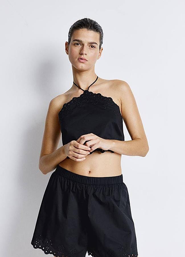 Imagen - Conjunto de playa bordado color negro con crop top y shorts