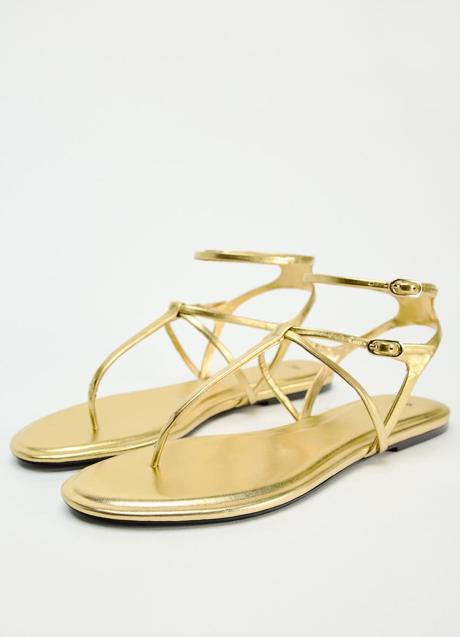 Imagen - Sandalias doradas de Zara (35,99 euros)