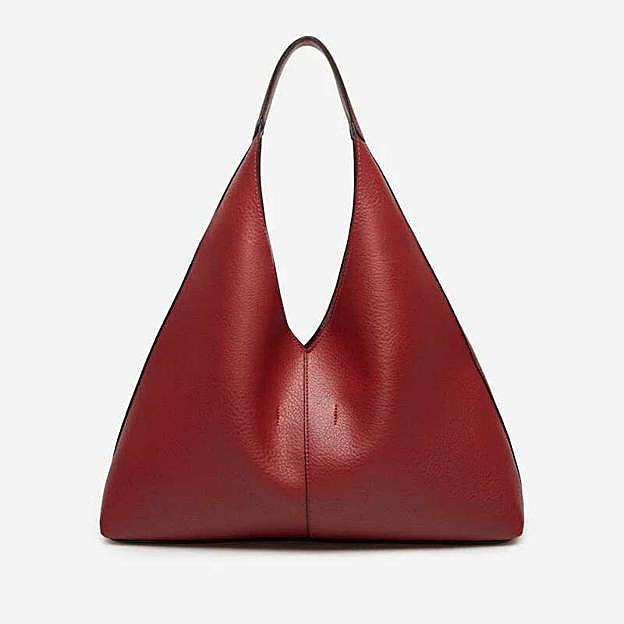 Imagen principal - Bolso hobo (29,99€)/ Zapatillas metalizadas (29,99€)/ Vestido con bolsillos (49,99 €)