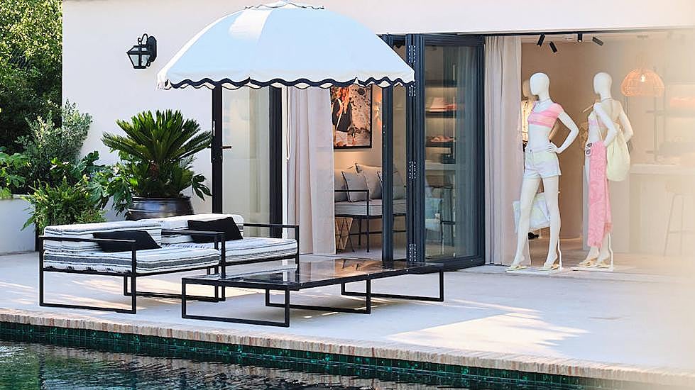 Interior de la boutique efímera de Chanel en Saint-Tropez.