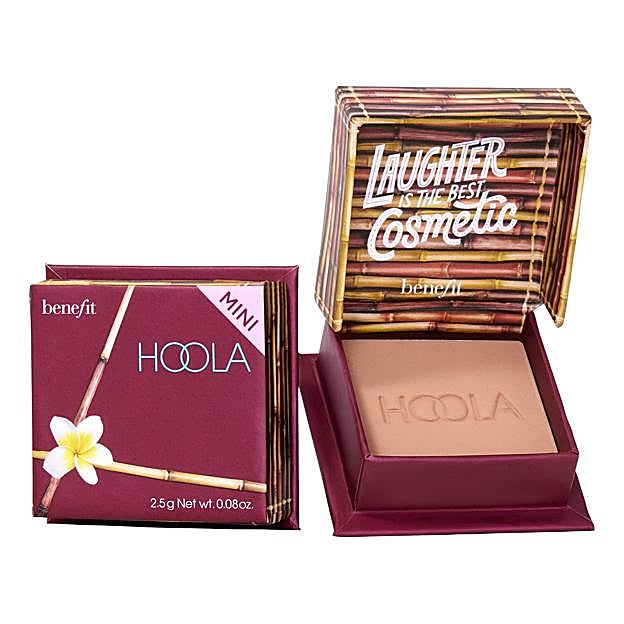 Polvos bronceadores Hoola de Benefit.