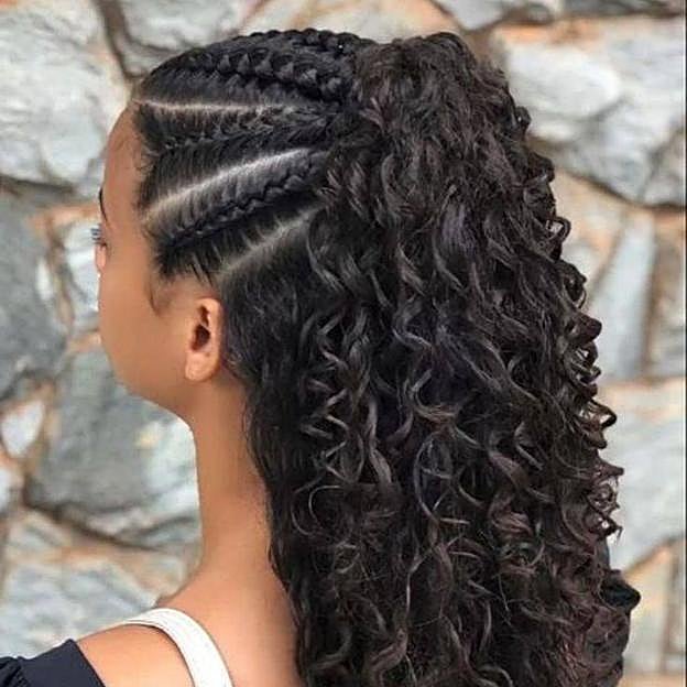 Semirecogido en pelo rizado con trenzas