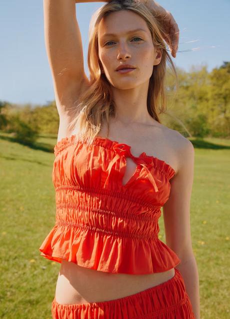 Imagen - Top palabra de honor de H&M (15,99 euros)