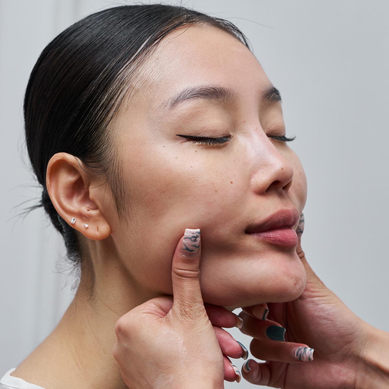 Todas las técnicas que ayudan a reducir la papada o doble mentón