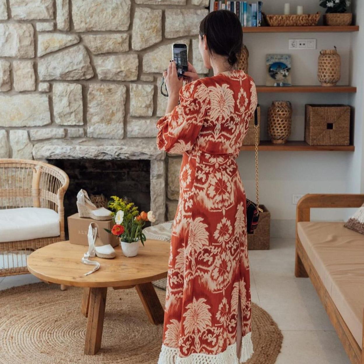 Coosy es la firma de invitadas que tiene los vestidos más rebajados del verano