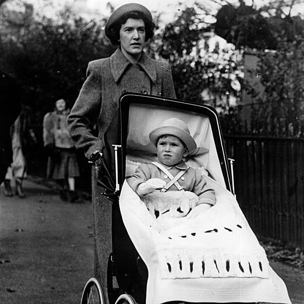 Mabel Anderson, niñera del entonces príncipe Carlos de Inglaterra. 