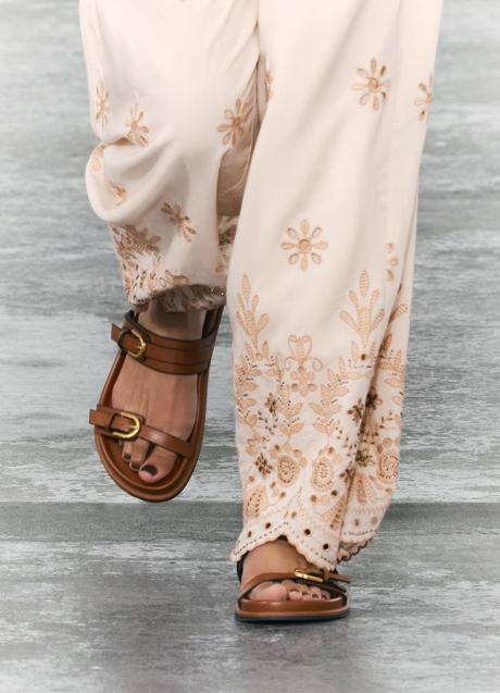 Imagen - Sandalias planas de Zara (29,99 euros)