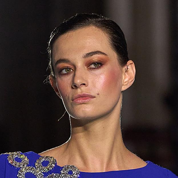 Este es el maquillaje sunkissed en tonos rosados que no paran de llevar las portuguesas