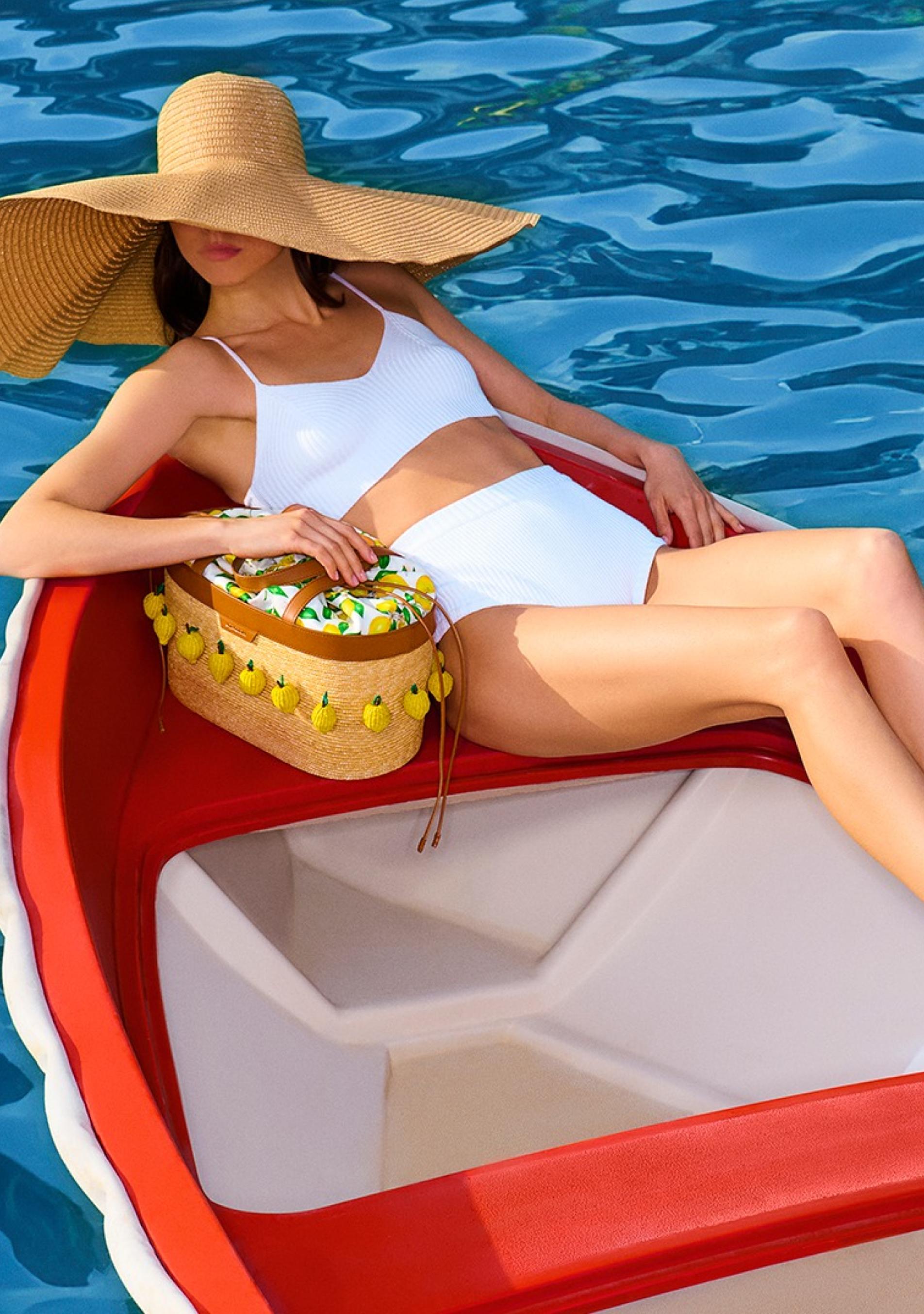 Imagen de la campaña SS24 de Aquazzura.