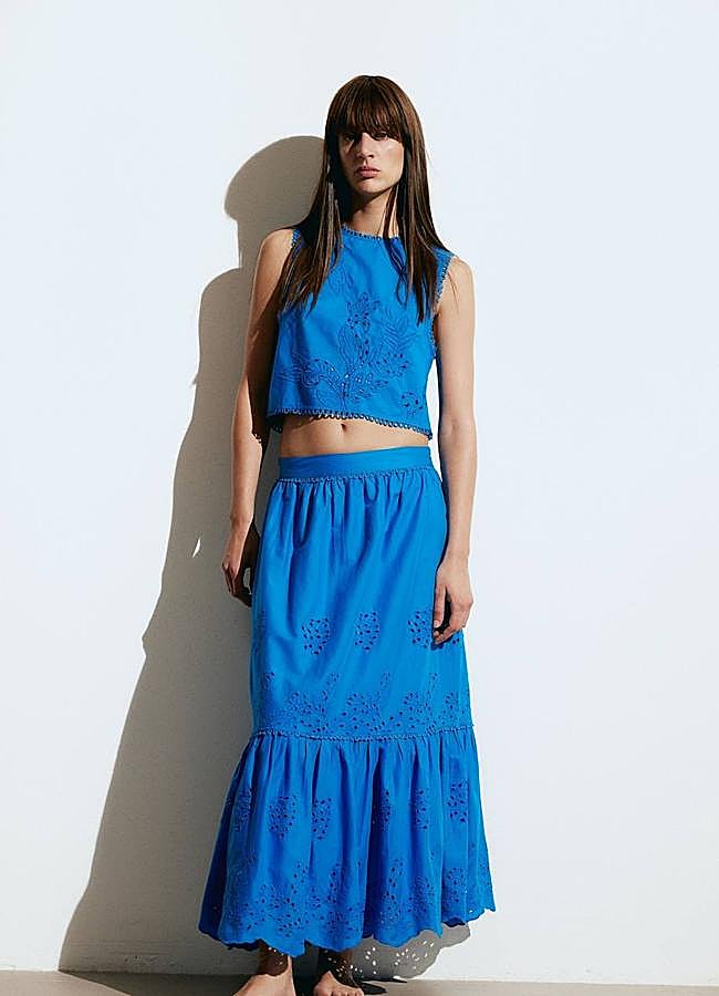 Imagen - Conjunto con blusa y falda larga bordado