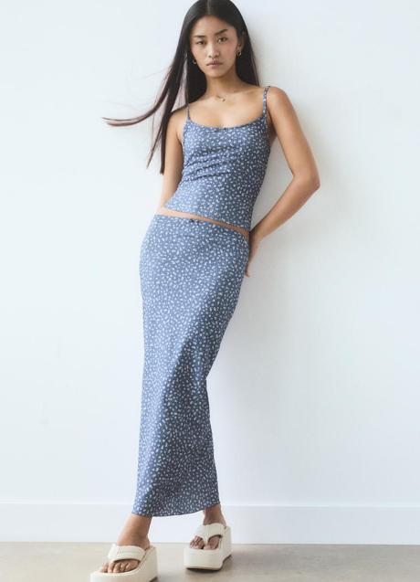 Imagen - Falda con estampado de flores de Pull & Bear (15,99 euros)