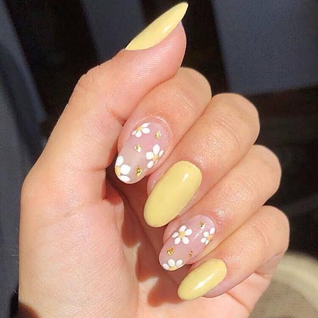 Butter nails con dibujos de margaritas