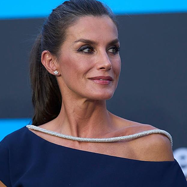 Los looks más espectaculares de la reina Letizia en los Premios Princesa de Girona: plumas, encaje y mucho brillo