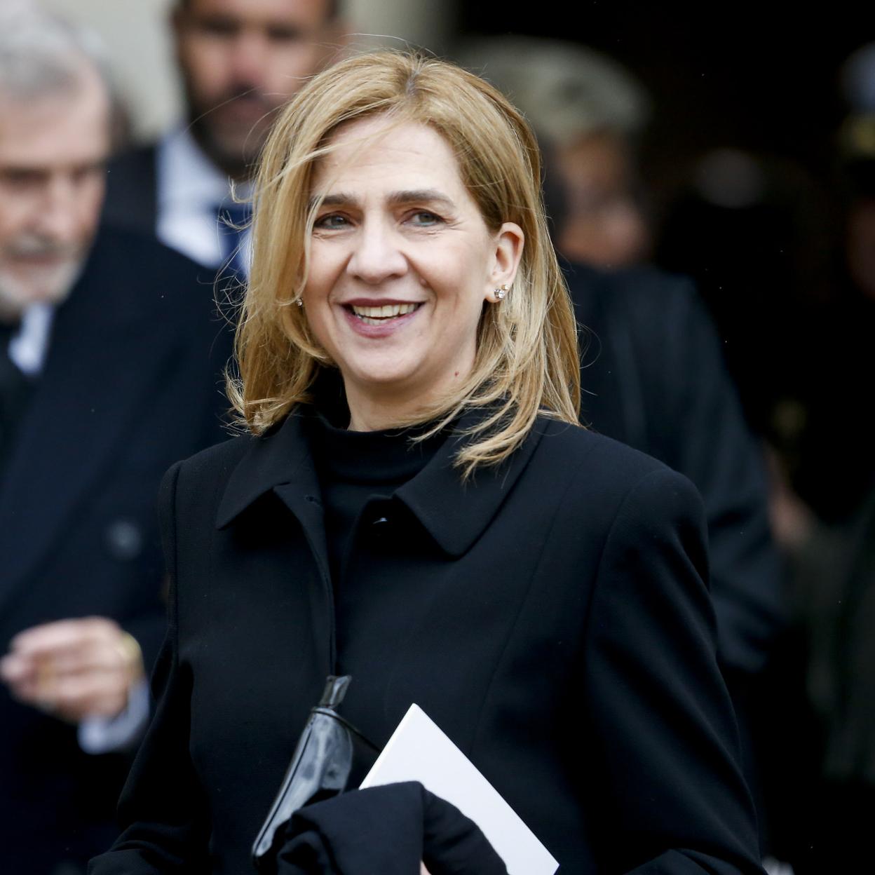 Analizamos el estilo y los looks de la infanta Cristina. 