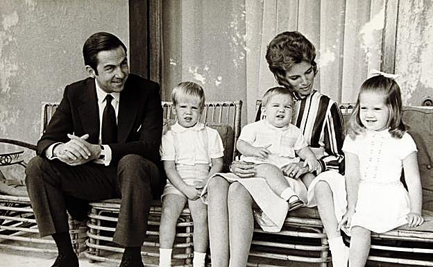 Alexia de Grecia con sus padres, Constantino y Ana María de Grecia, y sus hermanos, Pablo y Nicolás
