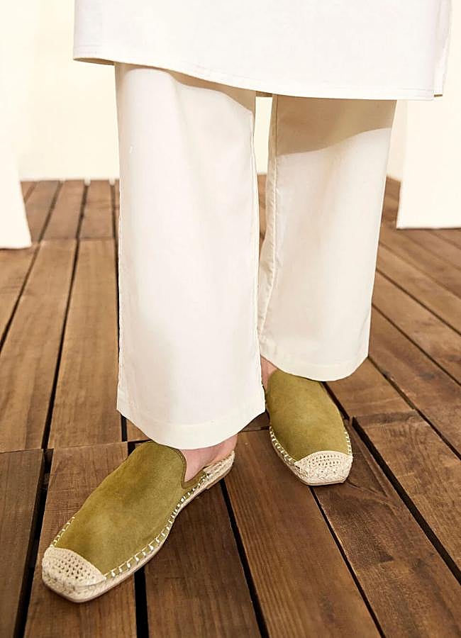 Imagen - Alpargatas abiertas en verde caqui de Parfois.
