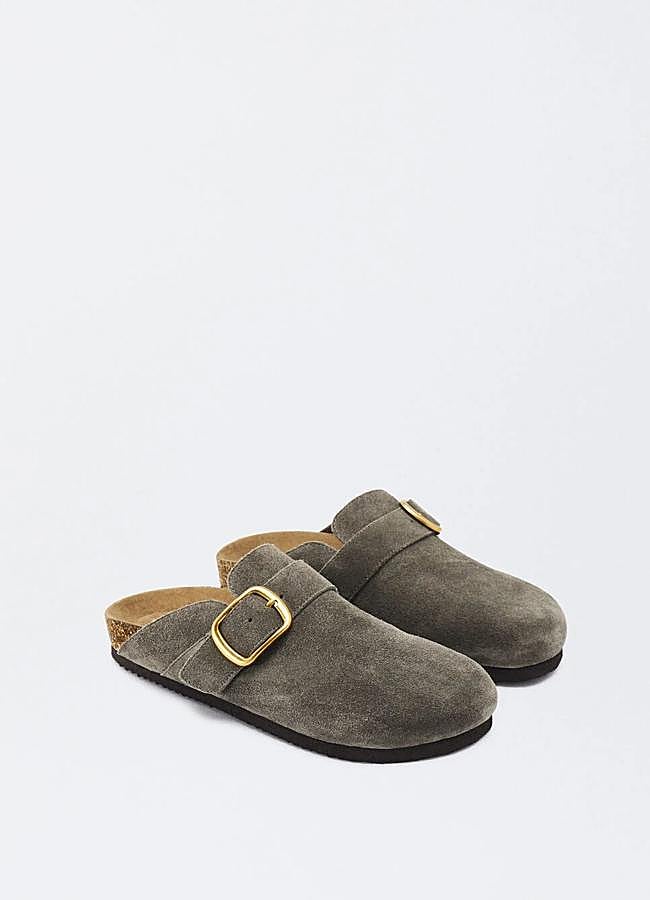 Imagen - Zuecos con hebilla dorada en gris de Parfois.