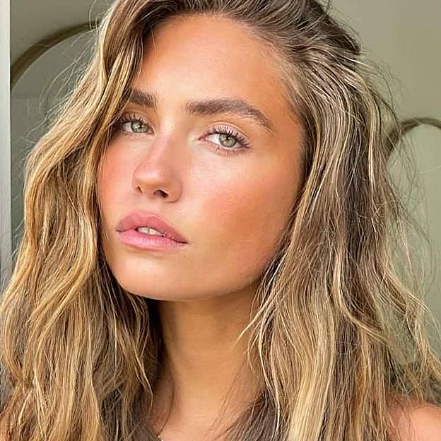 Arbutina, ácido tranexámico o niacinamida: los mejores tratamientos antimanchas con activos despigmentantes