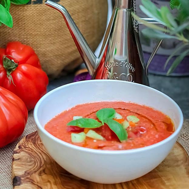 Los trucos para hacer un gazpacho fácil (y de sabores) del chef Estrella Michelin Juanlu Fernández