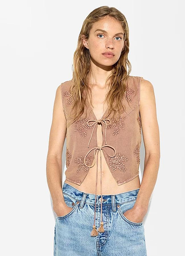 Imagen - Chaleco dusty rose de Parfois, 19,99 euros.