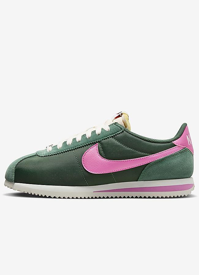 Imagen - Zapatillas verdes Nike Cortez.