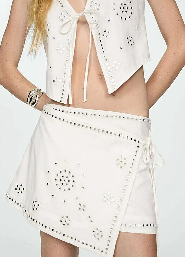 Imagen - Falda blanca asimétrica de Mango, 29,99 euros.