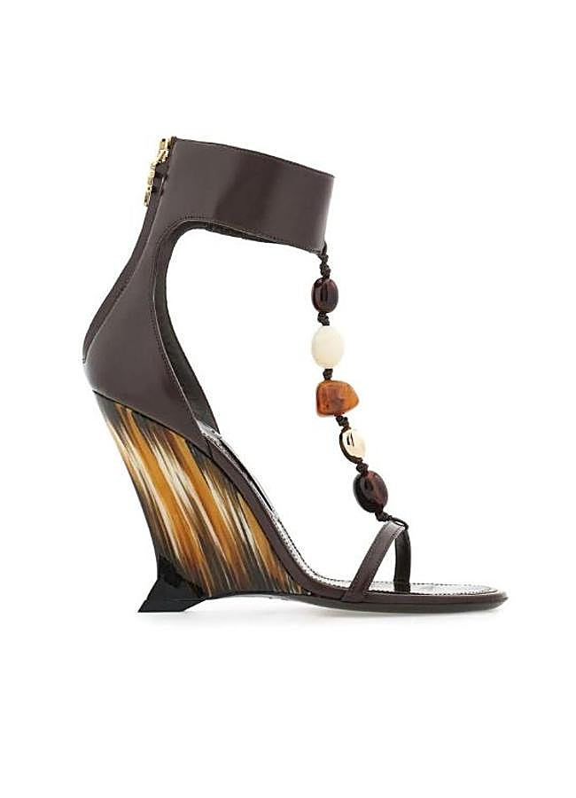 Imagen - Wedge sandal with beads de Ferragamo, 1.090 euros.