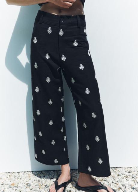 Imagen - Pantalones negros de Zara (39,99 euros)