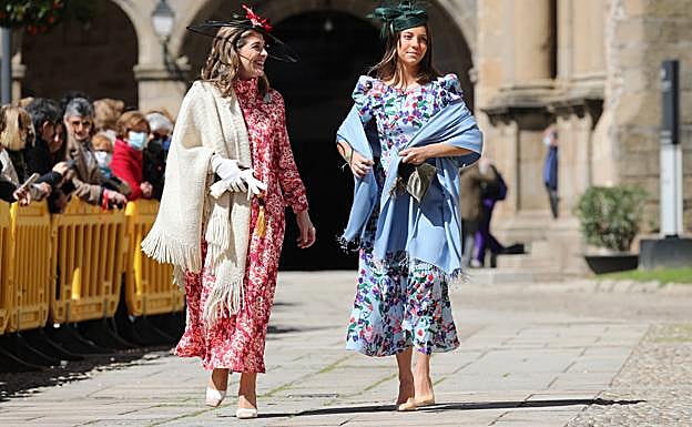 Xandra Falcó junto a su hija, Camila Carvajal en la boda de Isabelle Junot. 