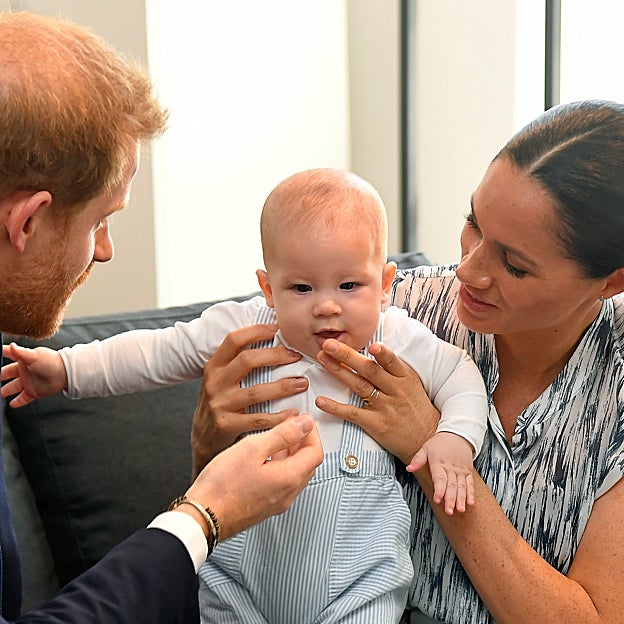 Los Sussex con su hijo Archie. 