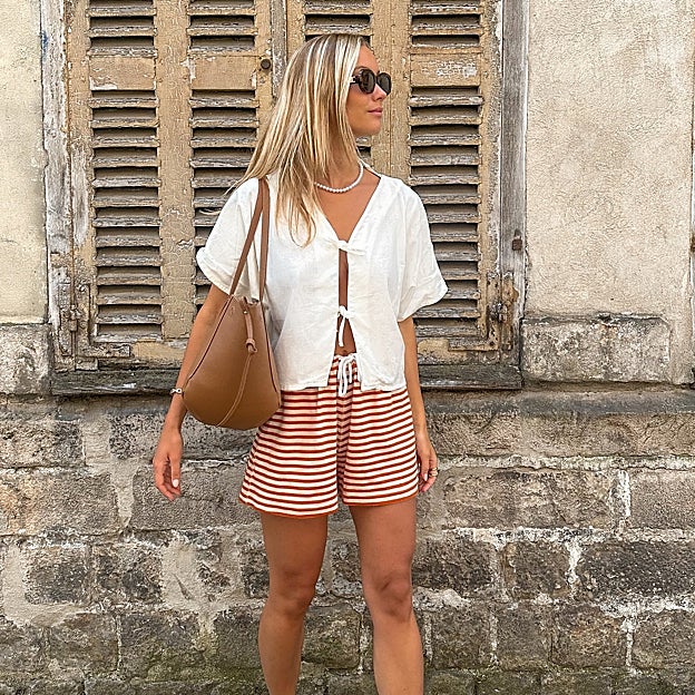 8 blusas de manga corta fresquitas y perfectas para llevar a diario en verano