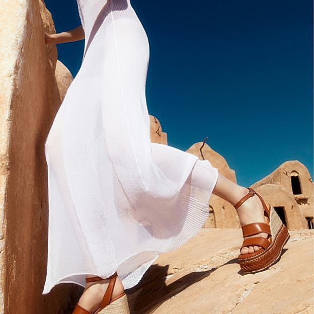 Sandalias con cuña cómodas y elegantes