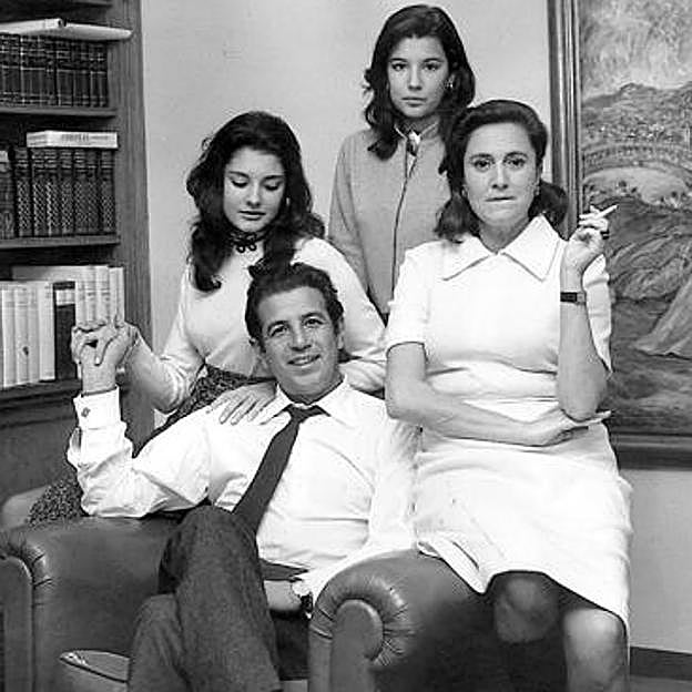 La familia Ordóñez, en su casa de Madrid, en 1971. 