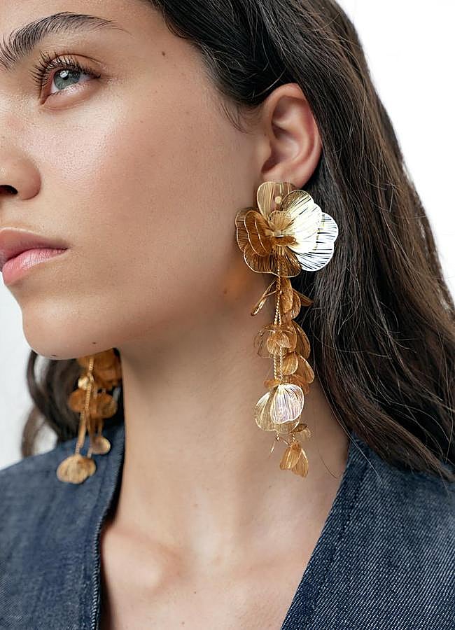 Imagen - Pendientes con detalle flor de Zara.